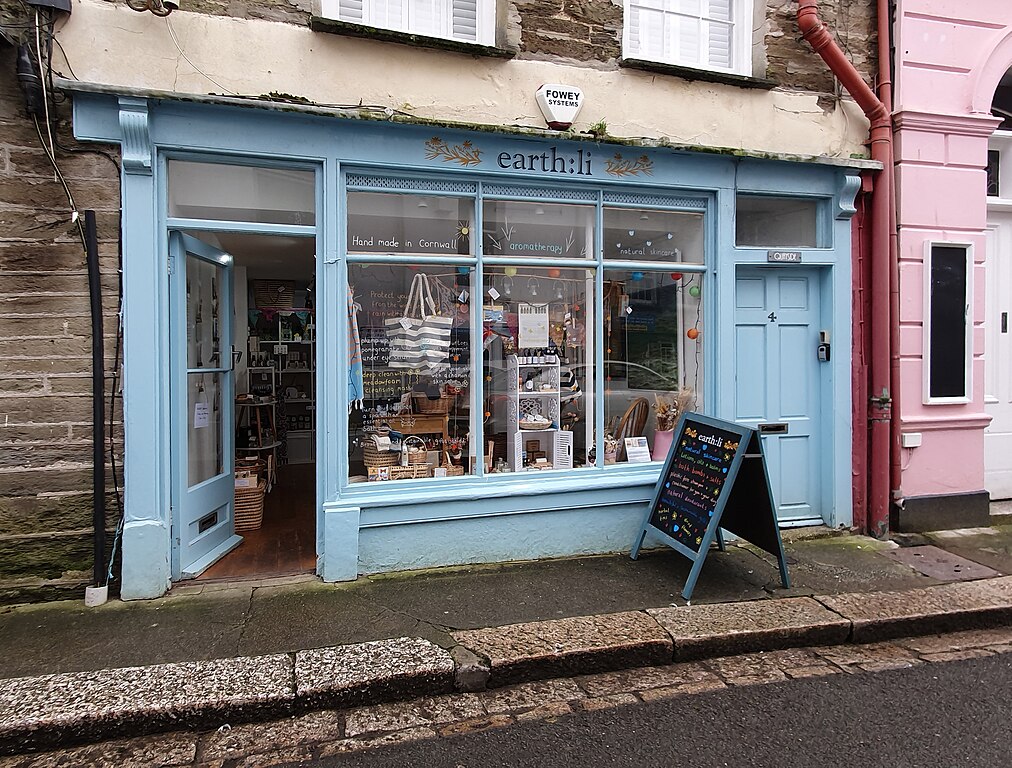 Fowey shops