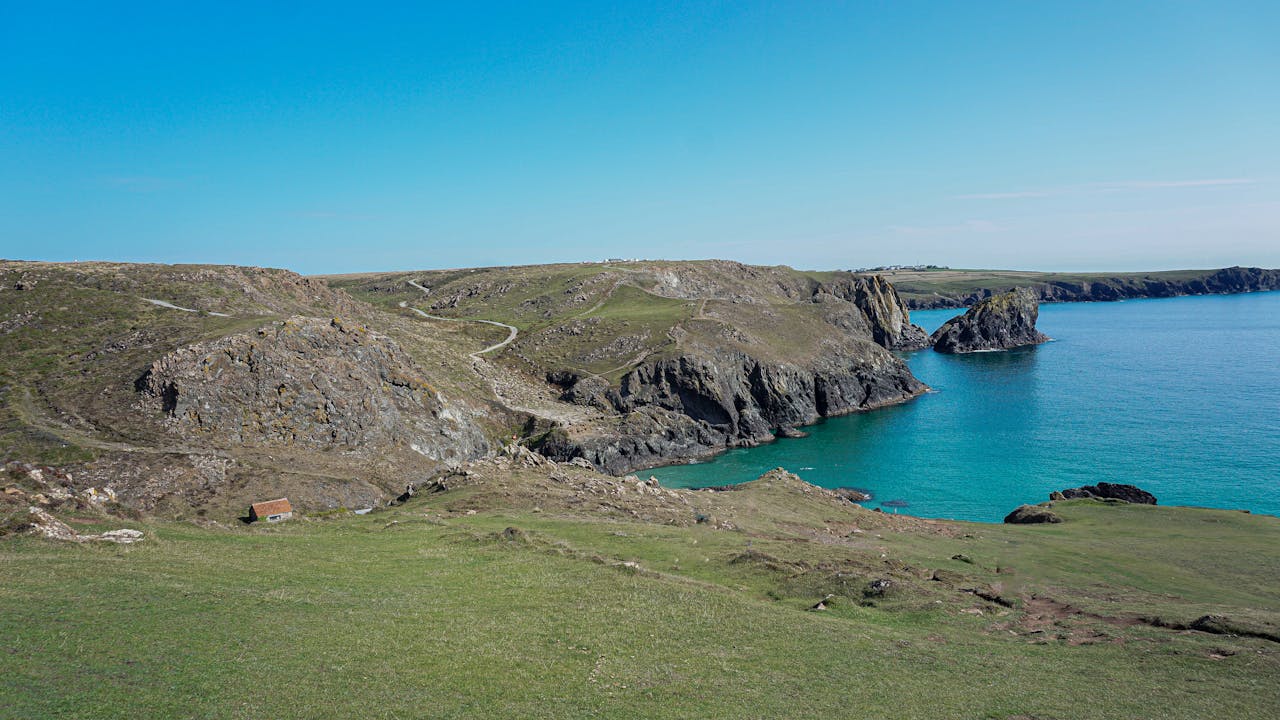 Coastal path around Lizard Point